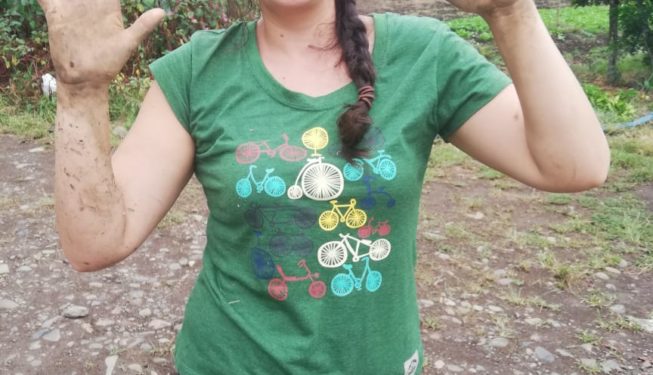 Ariana Zamora nos muestra lo que implica trabajar la tierra